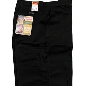 Wrangler Shorts Mens 46 Black Flat Front Relaxed Fit Stretch Flex